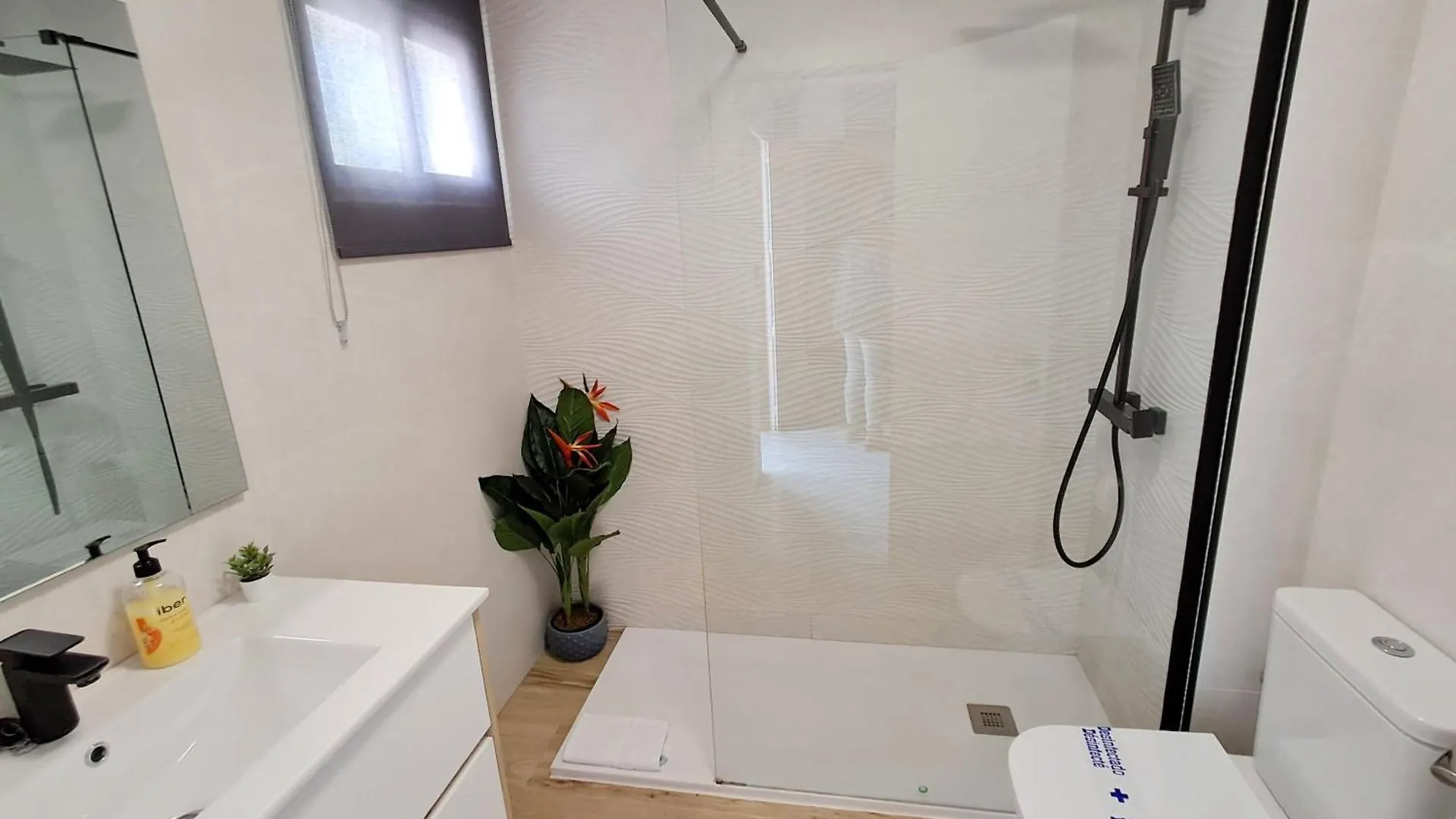 Beautiful 1 Bedroom, Carihuela Торремолинос 0*,